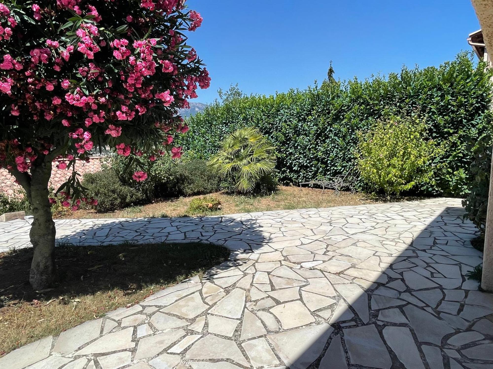 Rez De Jardin, Entre Mer Et Montagne Levens Dış mekan fotoğraf